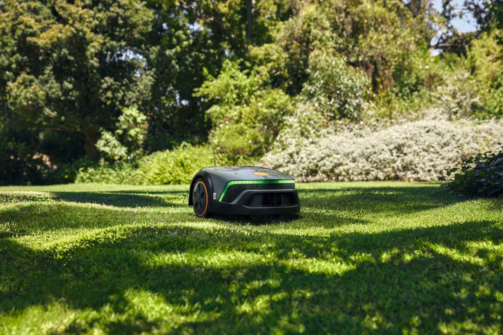 STIHL kabelgeführter Mähroboter iMOW 3 EVO - für kleine Rasenflächen – Bild 2