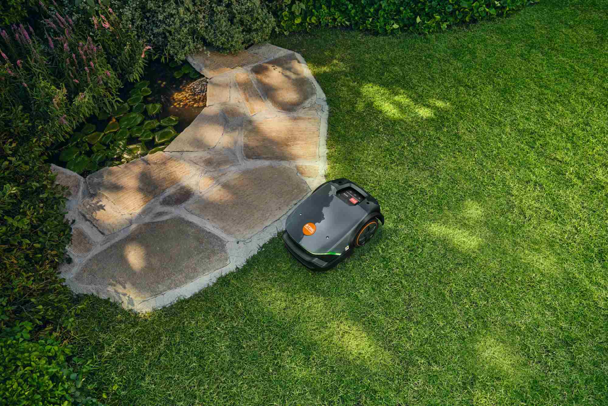 STIHL kabelgeführter Mähroboter iMOW 3 EVO - für kleine Rasenflächen – Bild 3