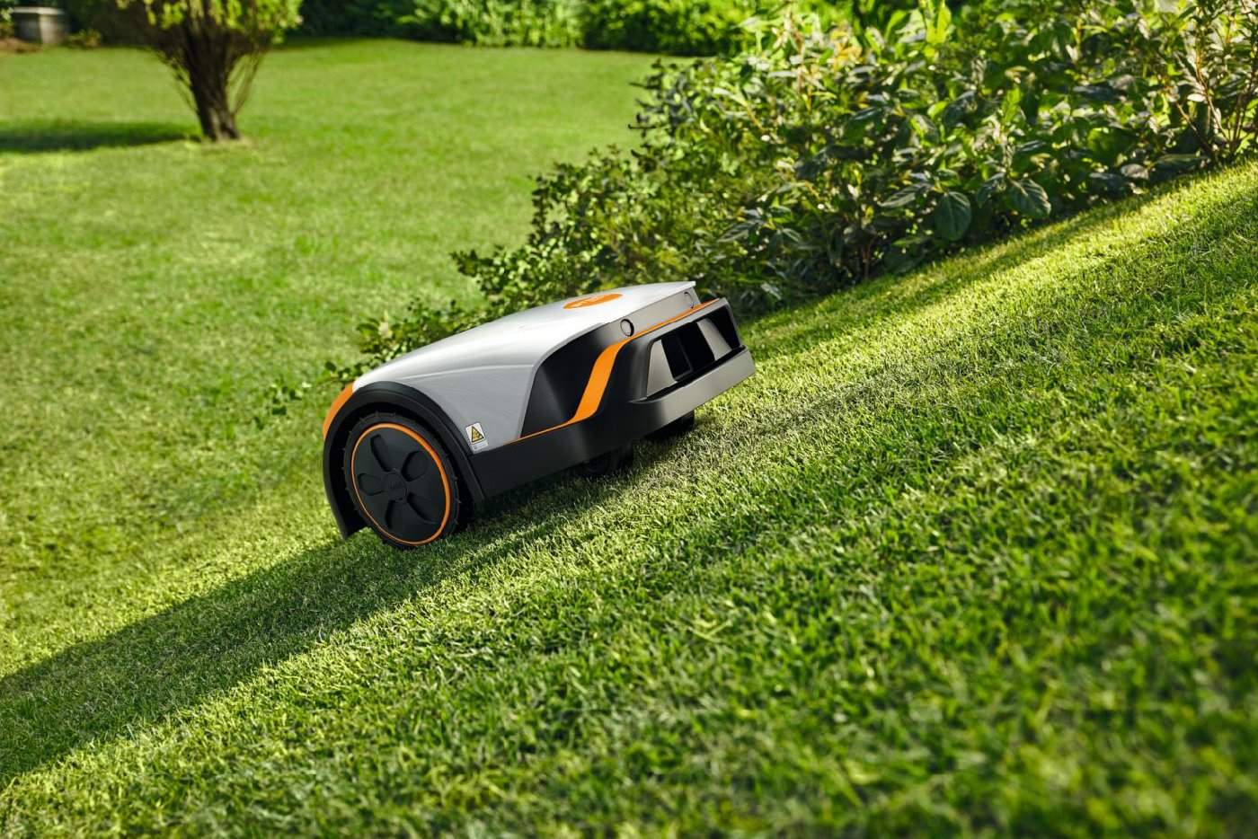 STIHL kabelgeführter Mähroboter iMOW 3 - für kleine Rasenflächen – Bild 4